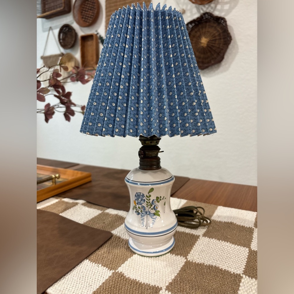 Pierre Deux antique ceramic lamp, French country style. COTTAGE CORE *TESTED*